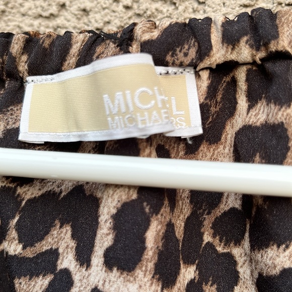 Leopard Print Off-Shoulder Top - Picture 4 of 4